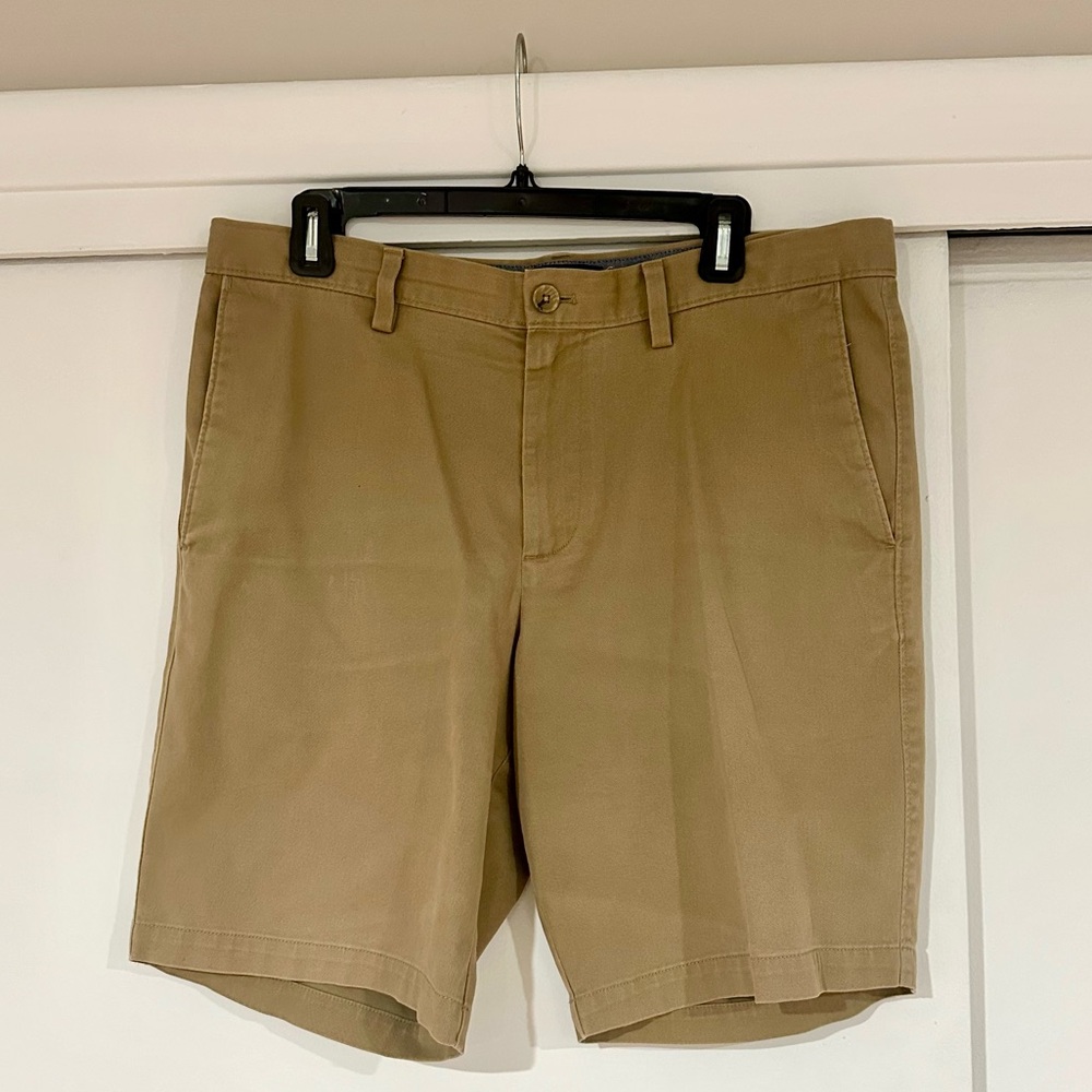 Banana Republic Men’s Aiden Slim Shorts in Size 34